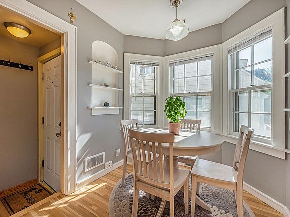 4th image of 1548 Hall St SE