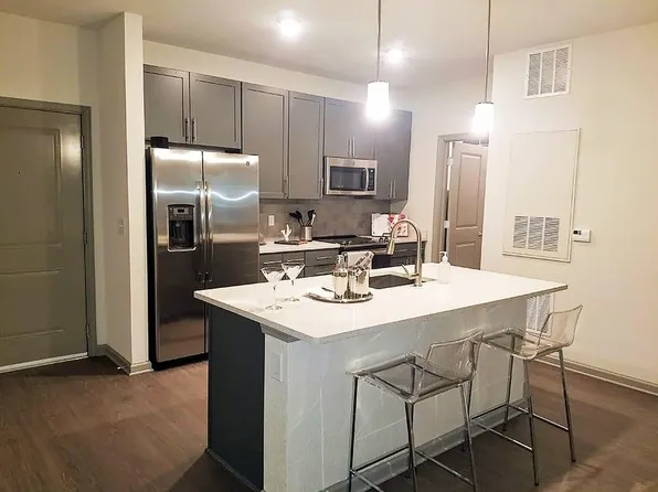 8820 Thomas Oaks Dr, Tampa, FL 33626