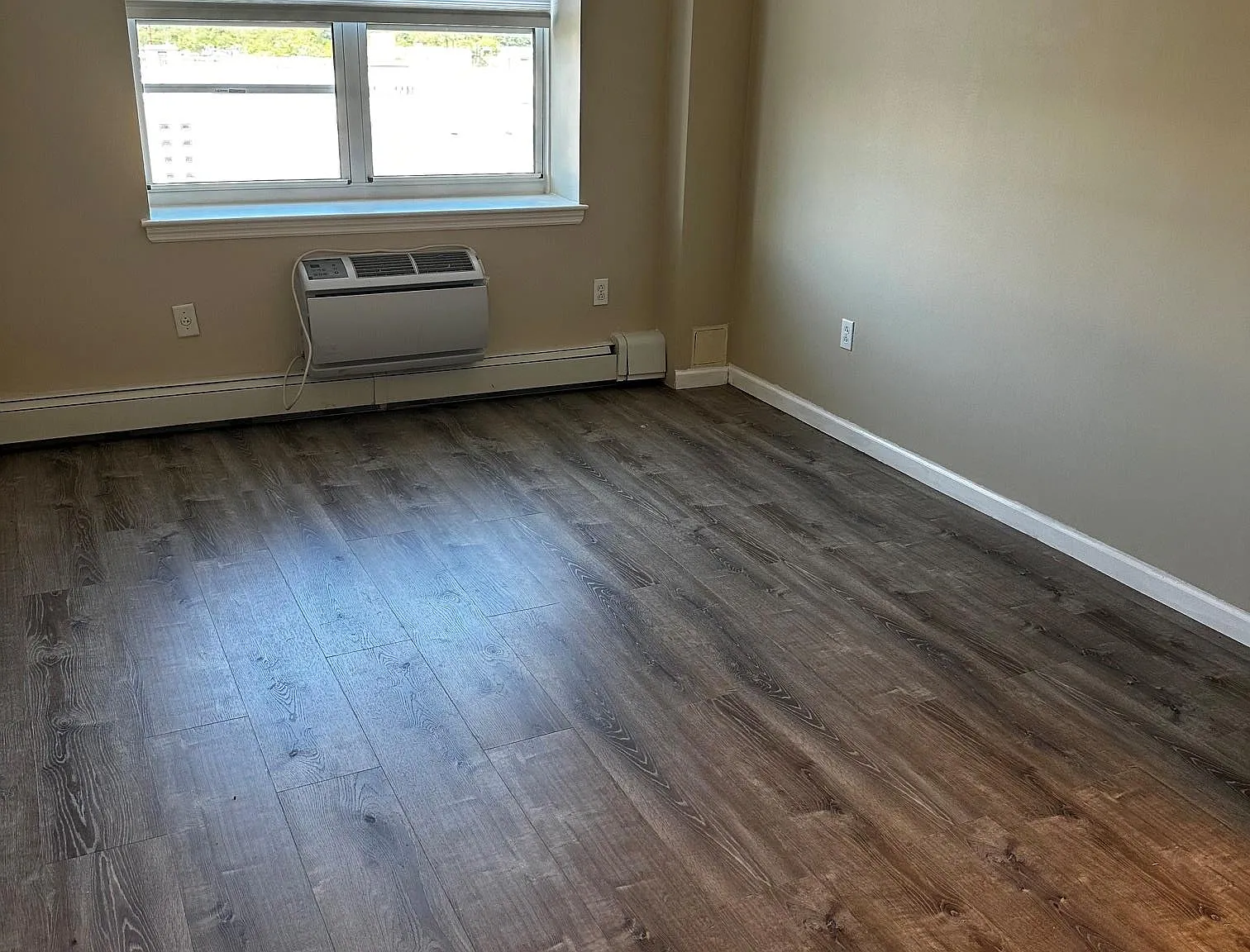 2 bed, 1.0 bath, 900 sqft, $2,700 — Photo 4