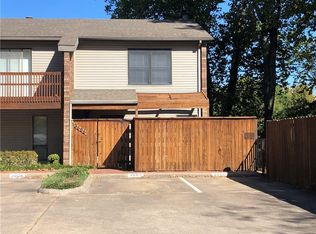 2606 E Sweetbriar Dr, Fayetteville, AR 72703