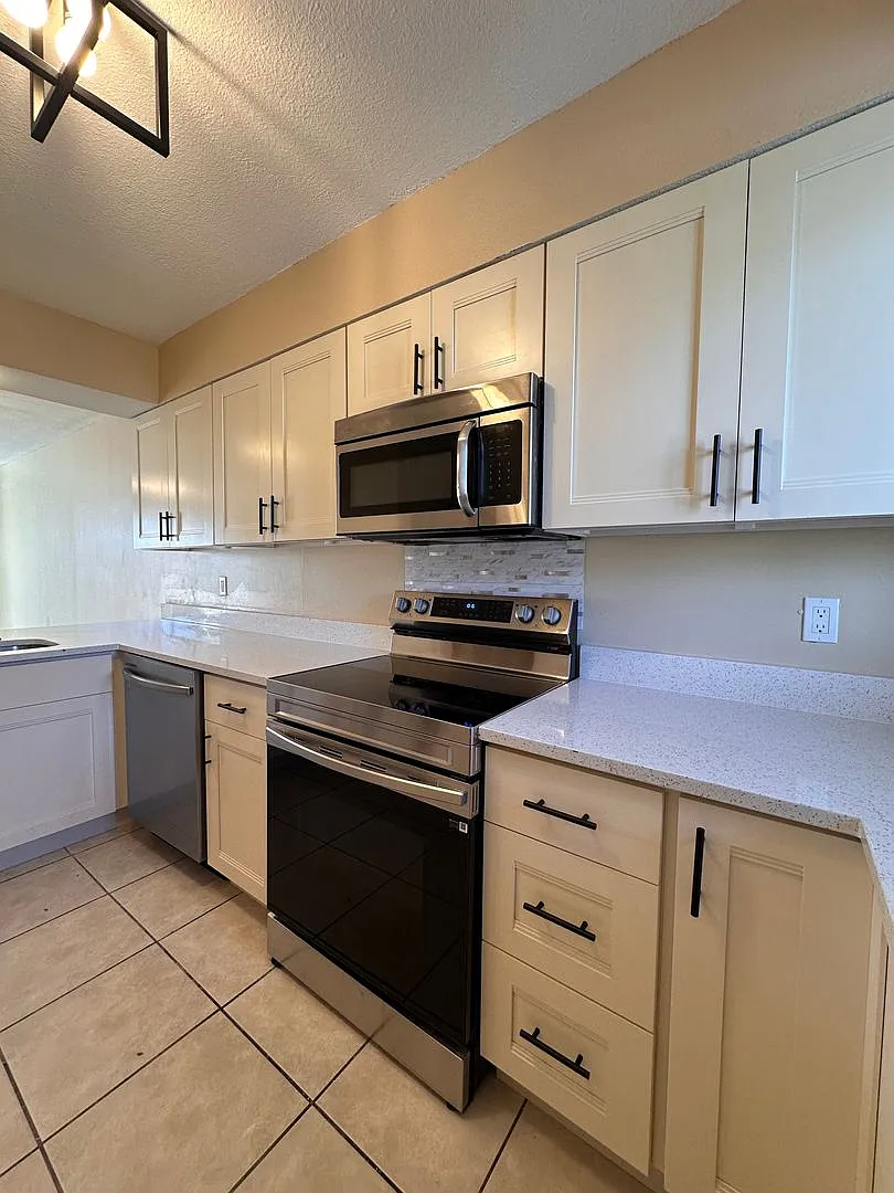 Building Photo - 734 Legion Dr #74