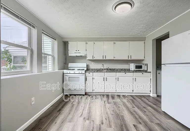 902 Catawba Ct — Photo 3