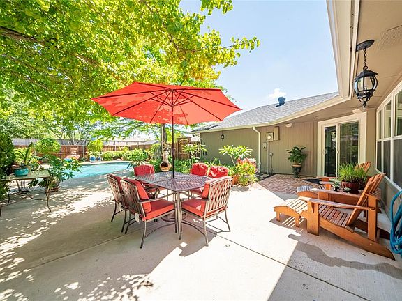 5th image of 1301 Petunia Dr