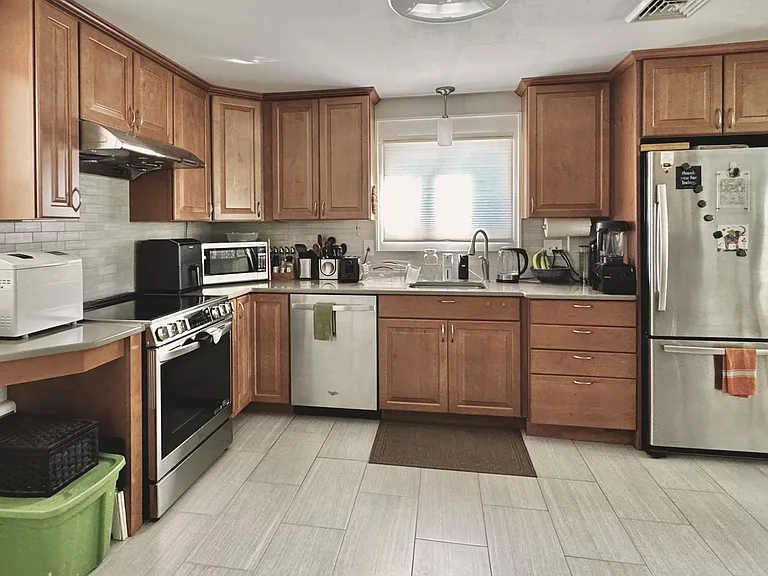 311 Temple St — Photo 15