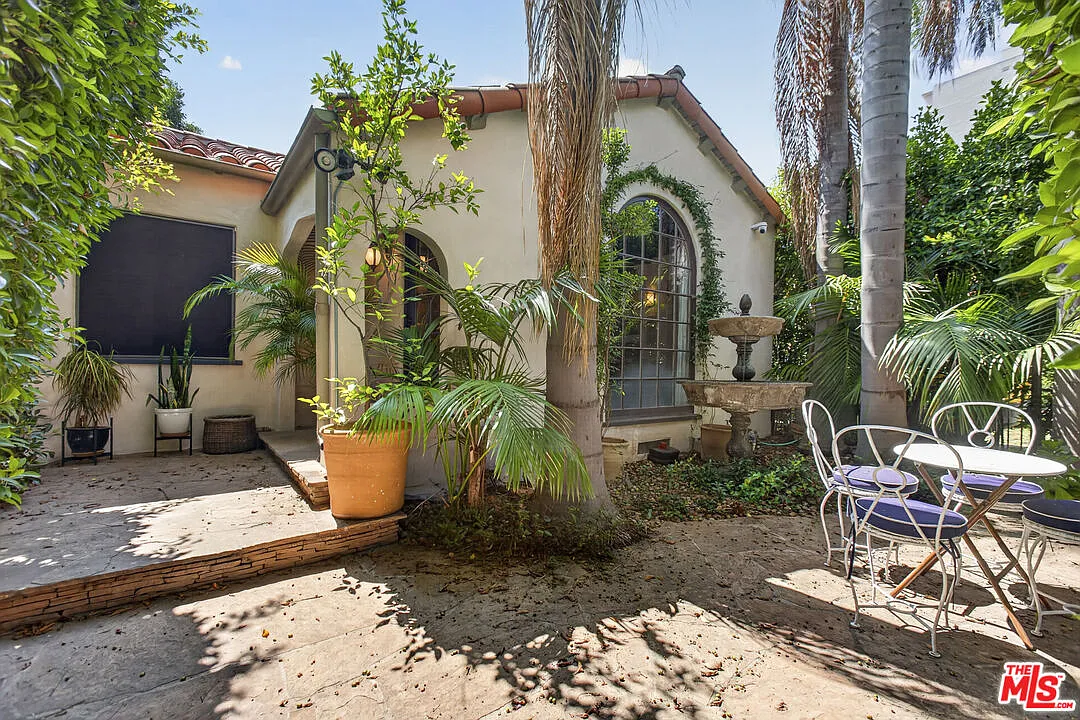 2 bed, 2.0 bath, 1438 sqft, $7,750 — Photo 3
