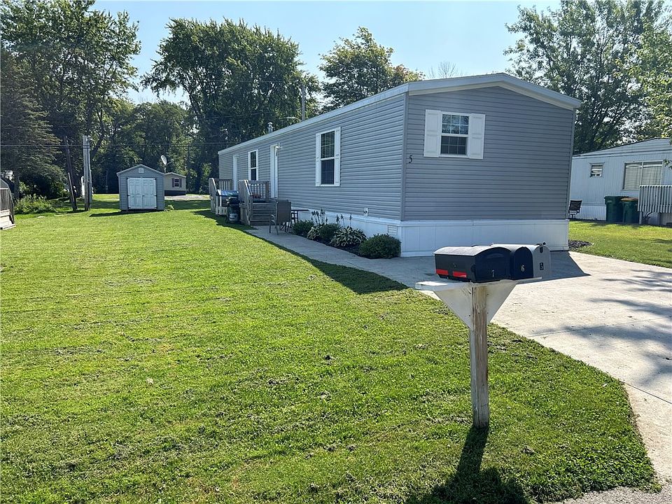 1st image of 5 Oak Dr