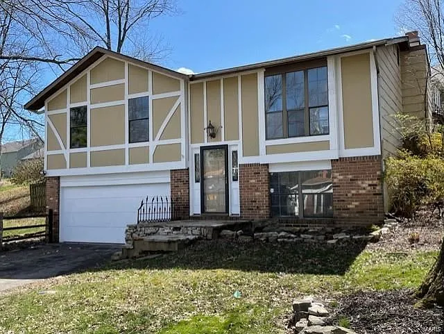 430 Woodland Hill Ct photo 1