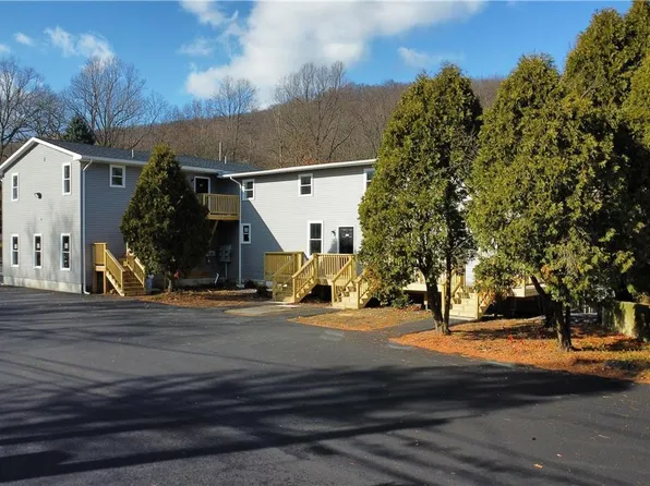 34 8th St, Wind Gap, PA 18091