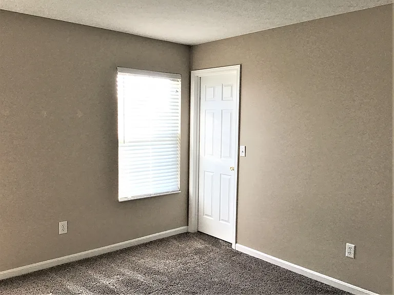 233 Saddle Creek Ln — Photo 12