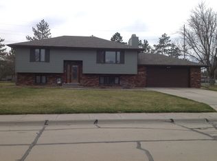 300 Apache Dr, Lexington, NE 68850