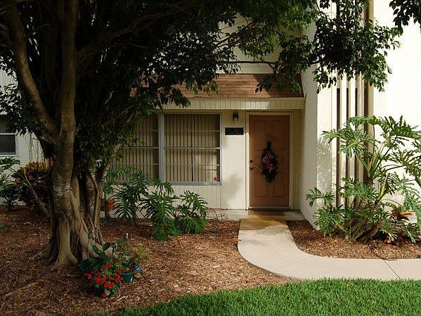 1st image of 525 Sutton Pl