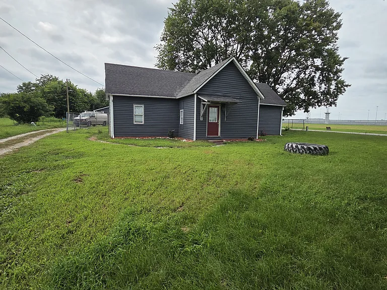 5201 S State Road 63 — Photo 2