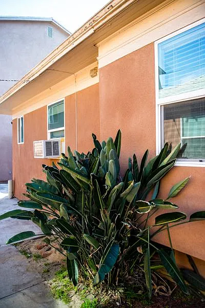 1254 W 37th Drive — Photo 2