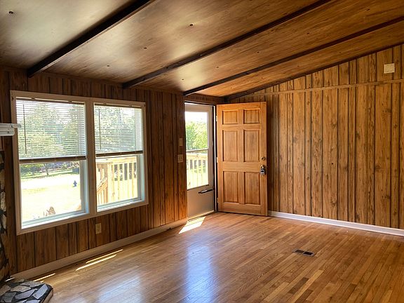 3rd image of 1318 Clarks Creek Cir