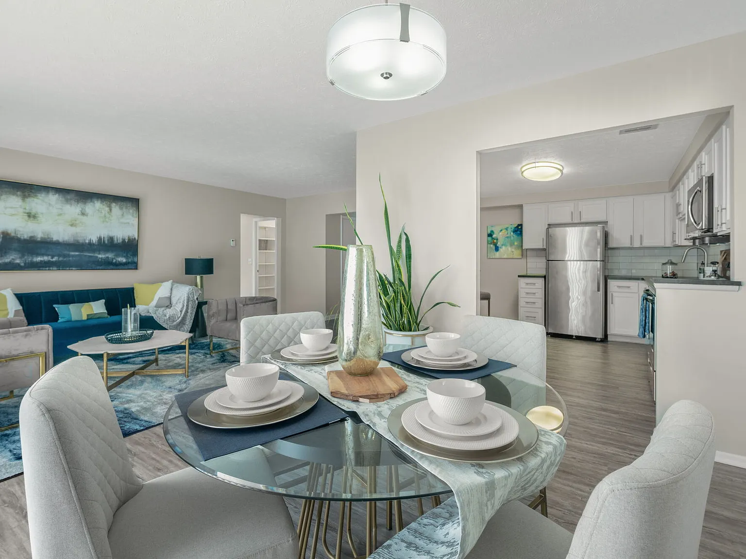 THE VANTAGE APARTMENTS — Photo 1