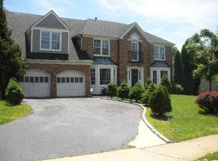 2067 Woodford Rd, Vienna, VA 22182