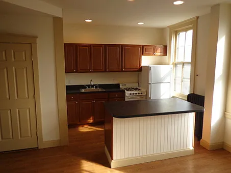 21 E Walnut St #4 — Photo 3