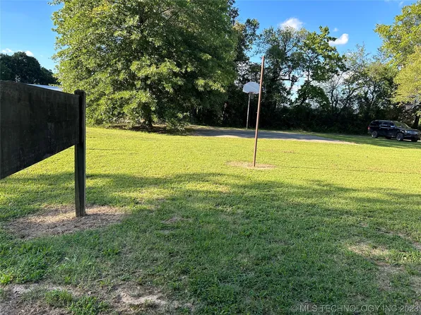 NE 6th St, Stigler, OK 74462