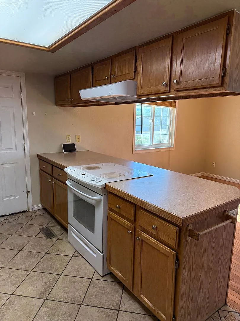 3 bed, large yard — Photo 4