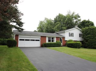 1 Thorntree Cir, Penfield, NY 14526