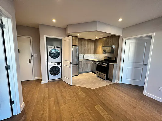 Rented by E Realty International Corp | media 20