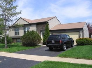 729 Hemlock Ln, Carol Stream, IL 60188