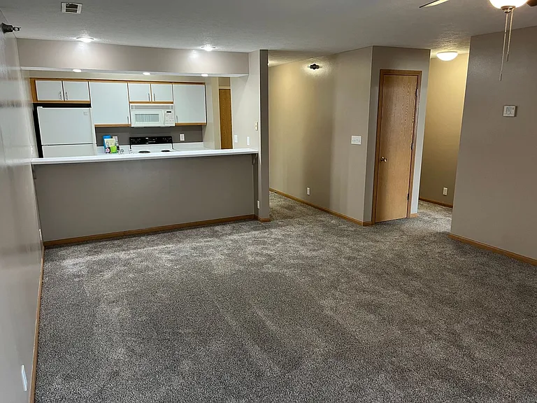Deer Park Apartments — Photo 37