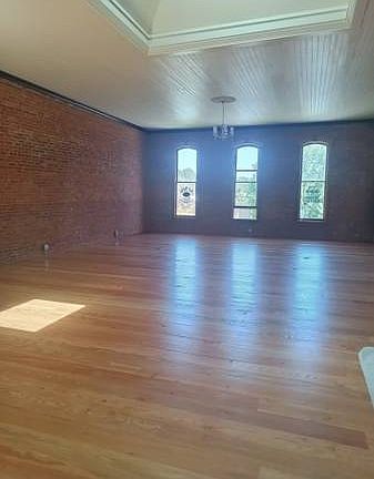 3rd image of 1829 Main St.