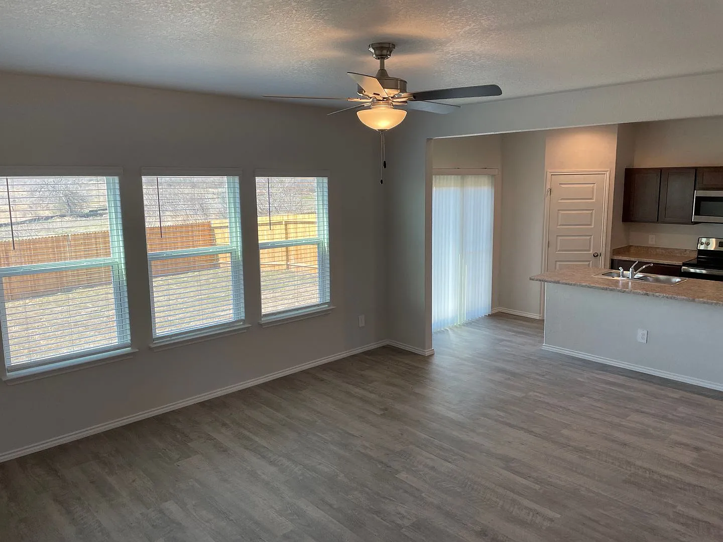 Prize-Winning Special! | Receive a $500 Move-In Credit on This 4-Bed, 2.5-Bath Home in Scott's Ho... — Photo 4