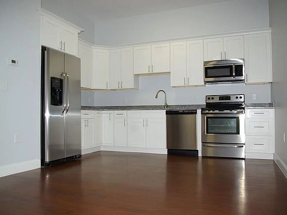 4th image of 427 Winthrop St Unit 13