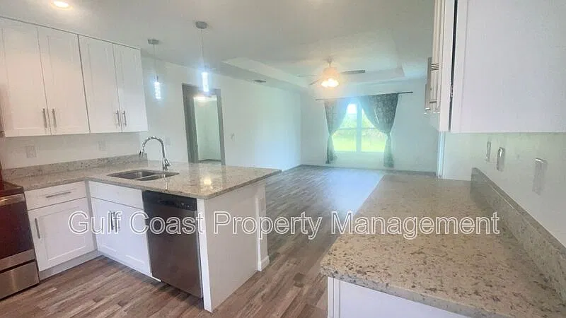 2 bed, 1.5 bath, 962 sqft, $1,700 — Photo 4