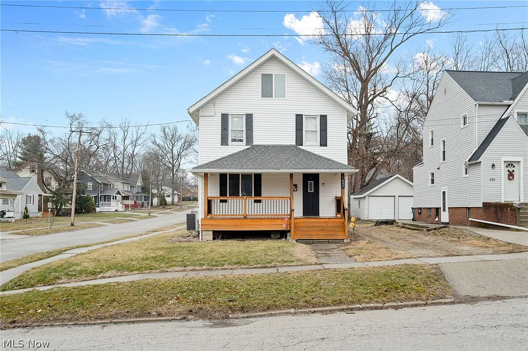 847 Sackett Ave photo 1