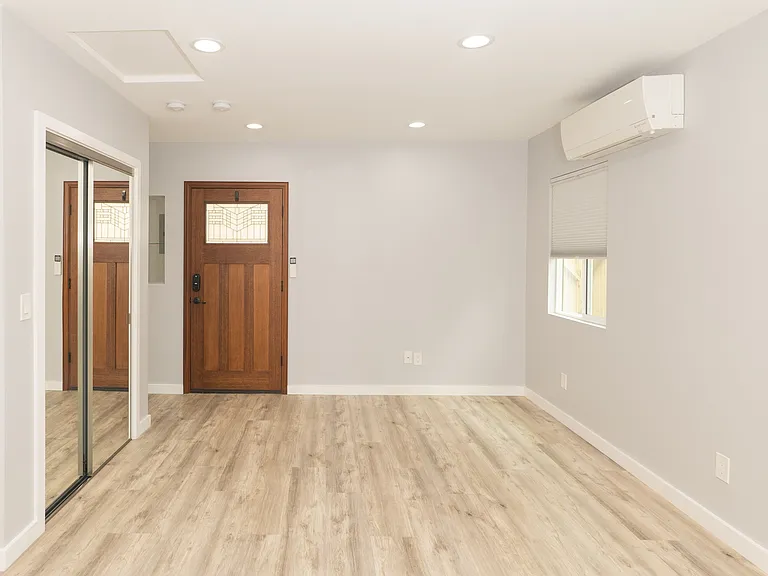 5182 Canoga Ave — Photo 10