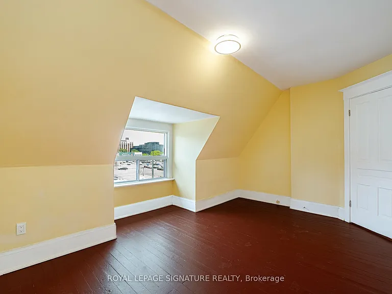 2291 Dundas St W #2 — Photo 16