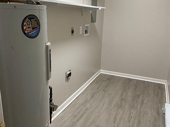 3rd image of 6720 Creekside Dr APT D