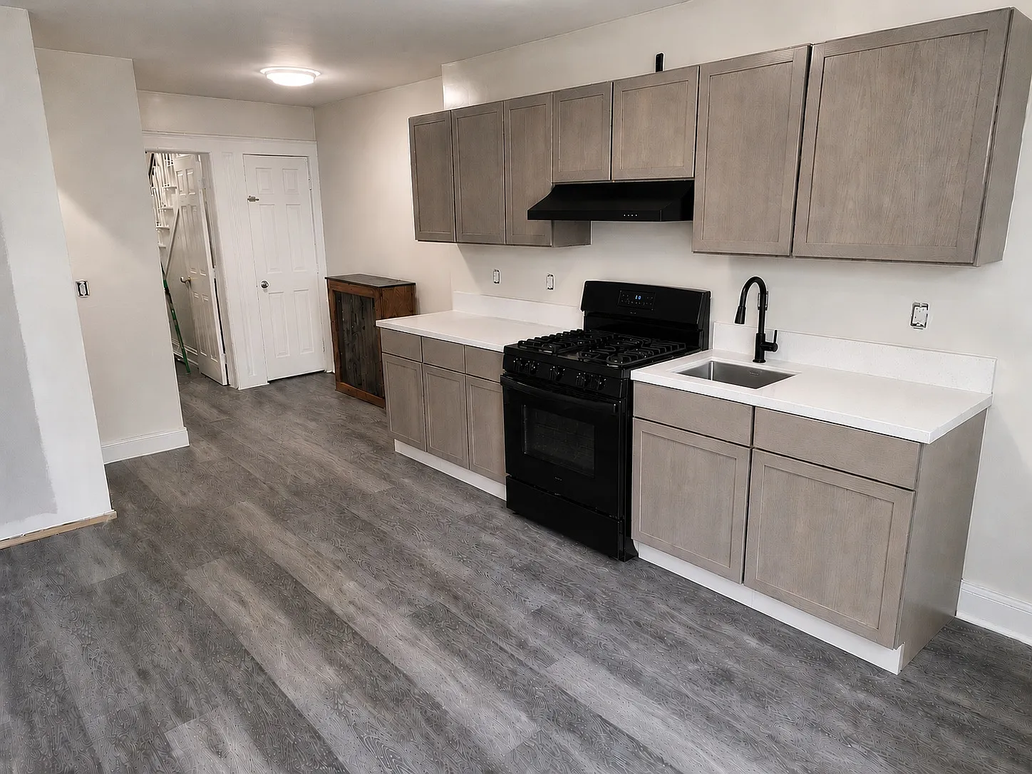 3 bed, 1600 sqft, $2,675 — Photo 2