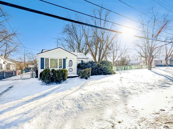 1464 E Parkwood Ave, Burton, MI 48529