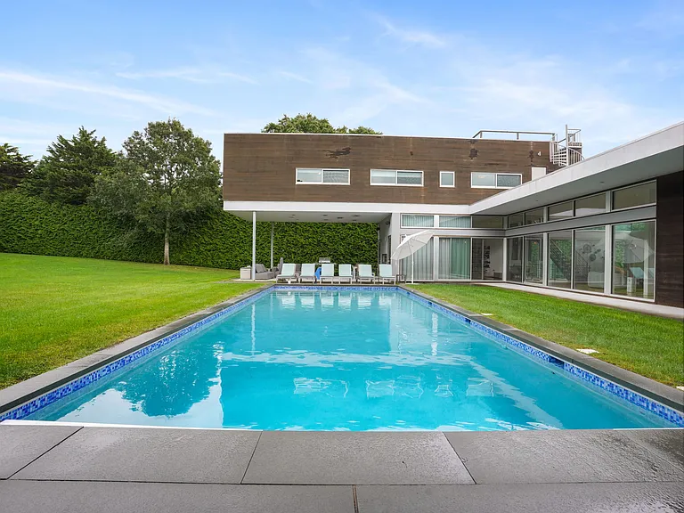 135 Middle Pond Rd — Photo 32
