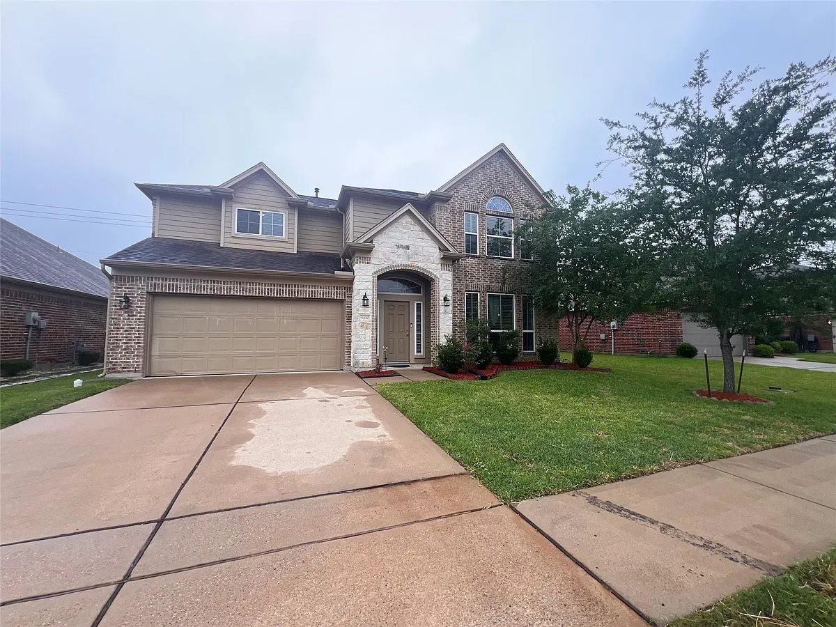 Photo 2 of 31 - 5410 Peppermint Ln - Baytown, TX Building Photo - 5410 Peppermint Ln