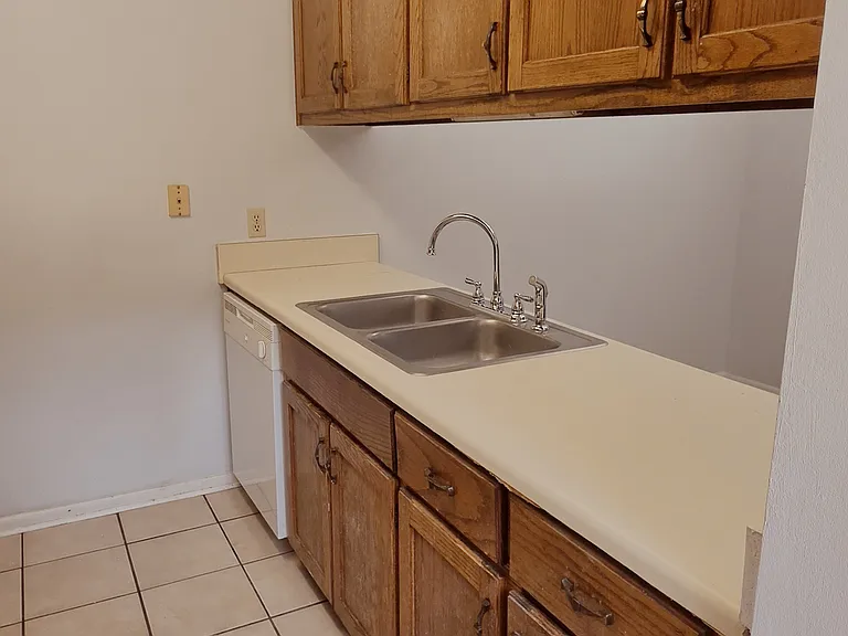 2301 Michigan Ave #11 — Photo 5