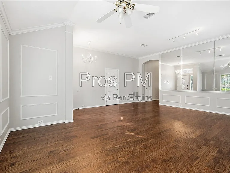 2921 Meadow Glen Dr — Photo 7