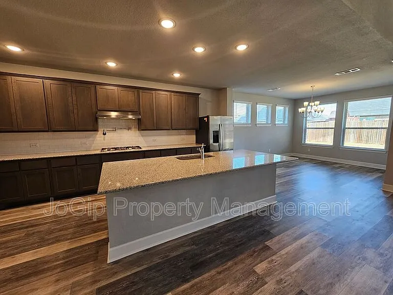 1740 Jamestown Dr — Photo 44