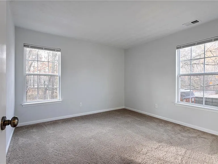 60 Manilla Ln — Photo 16