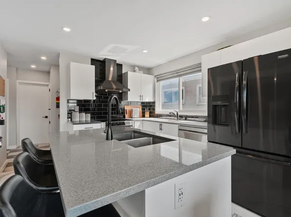 4723 105th St NW, Edmonton, AB T6H 2M3