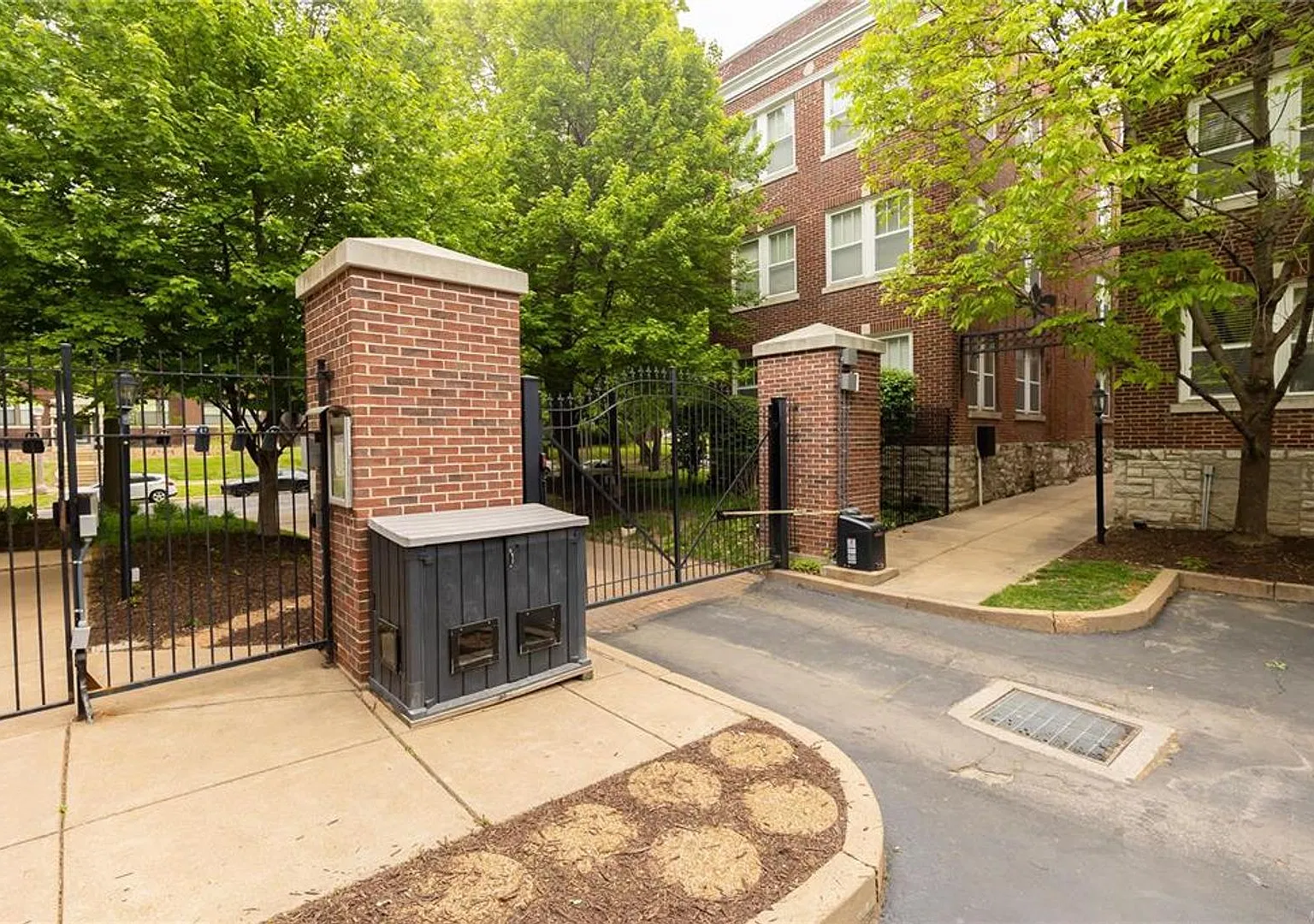 5350 Pershing Avenue #2a | Saint Louis 63112 — Photo 2