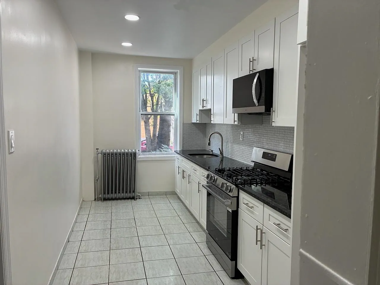 3 bed, 1.0 bath, $3,000 — Photo 4