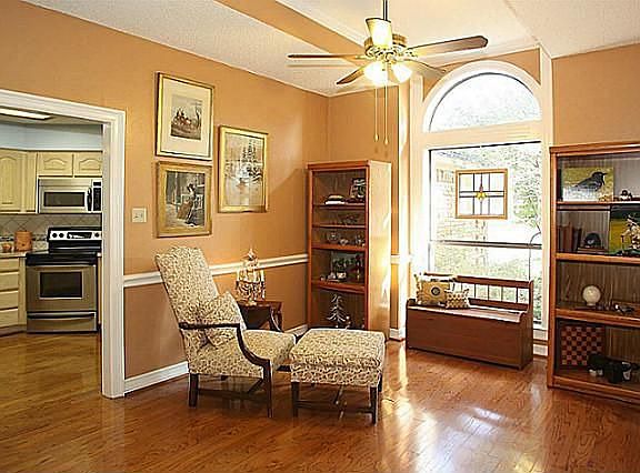 4th image of 8013 Hunter Ln