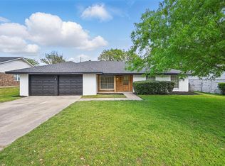 3616 Spring Valley Dr, Bedford, TX 76021