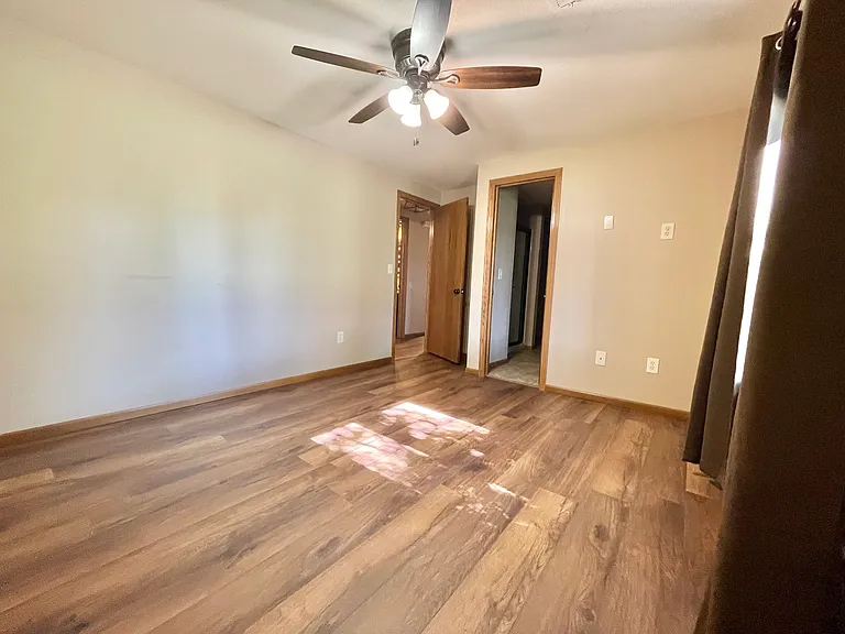 109 S Derby Ave — Photo 5