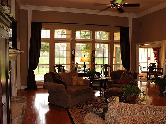 5th image of 1523 Old Oak Dr